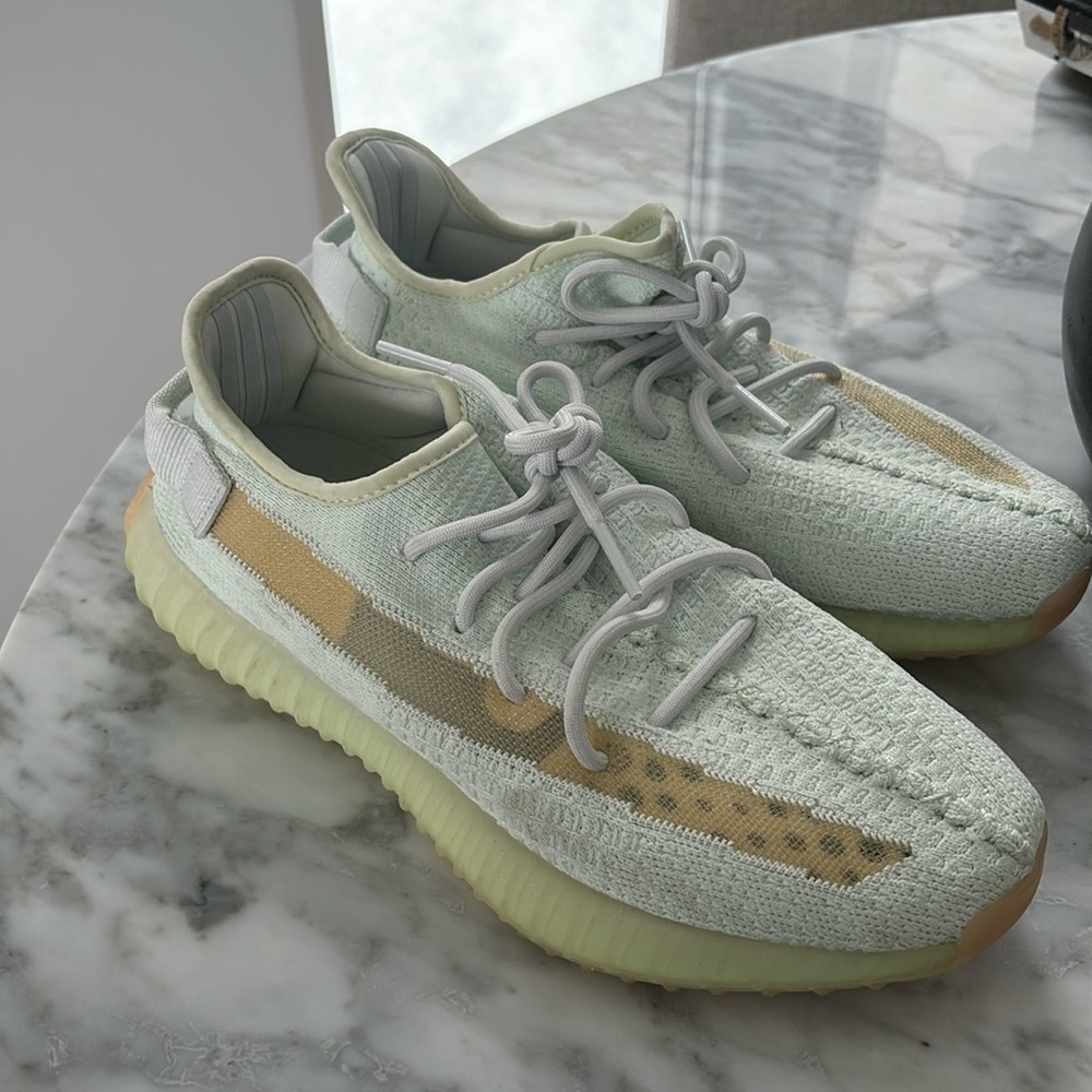 YEEZY Boost 350 V2 ‘Hyperspace’